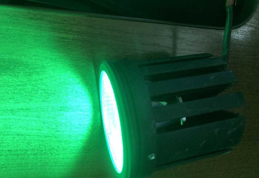 Різнокольоровий потужний LED прожектор з радіатором, з Німеччини