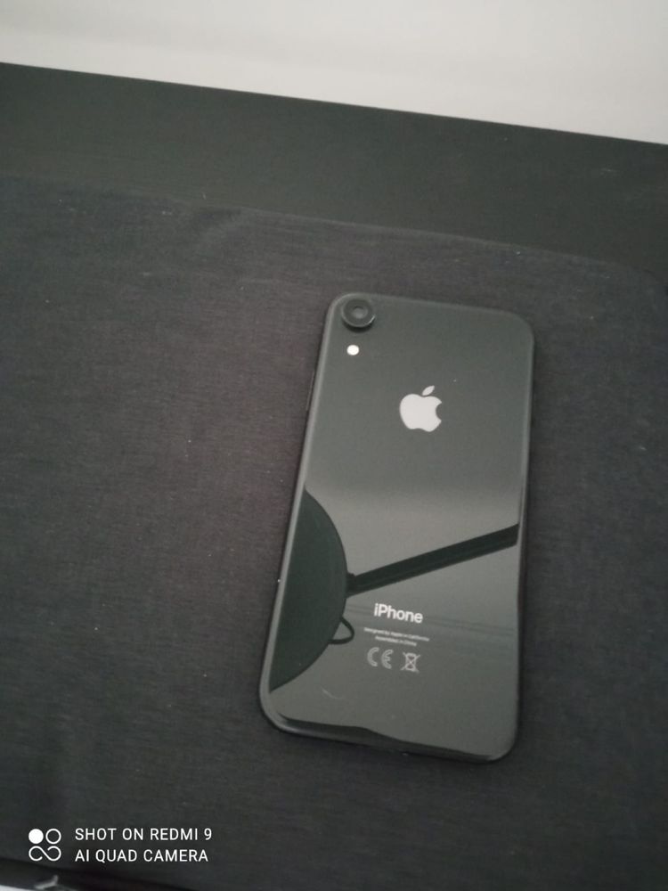 iPhone XR preto, a funcionar na perfeição e sem riscos