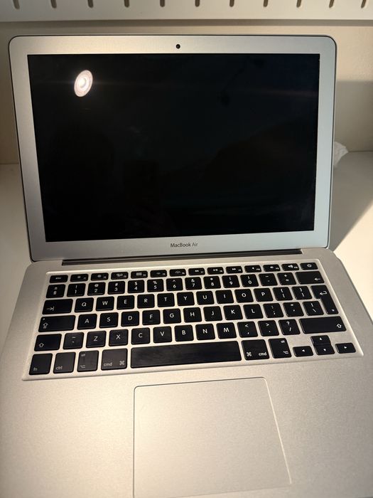 MacBook Air 13-inch 2017