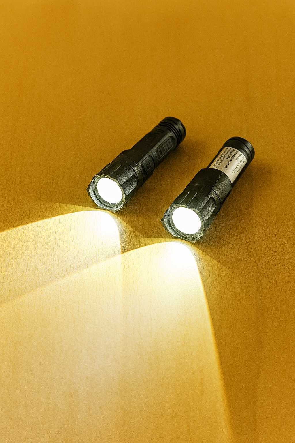 Pack de Duas Lanternas LED Recarregáveis