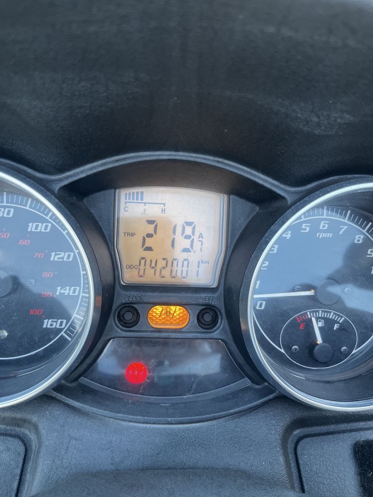 Piaggio MP3 bialy