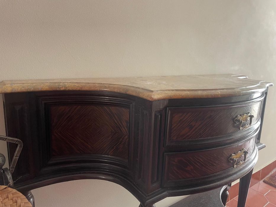 Movel com duas gavetas de madeira e marmore negociavel