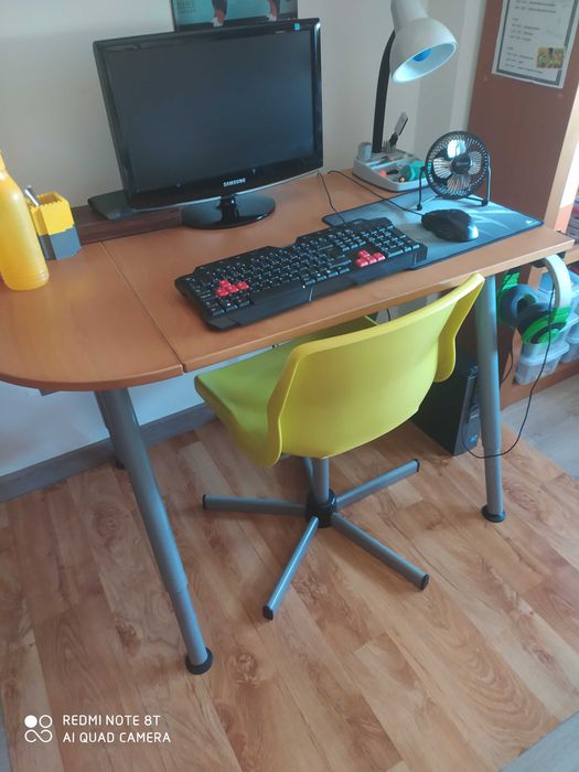 Secretaria com cadeira ikea