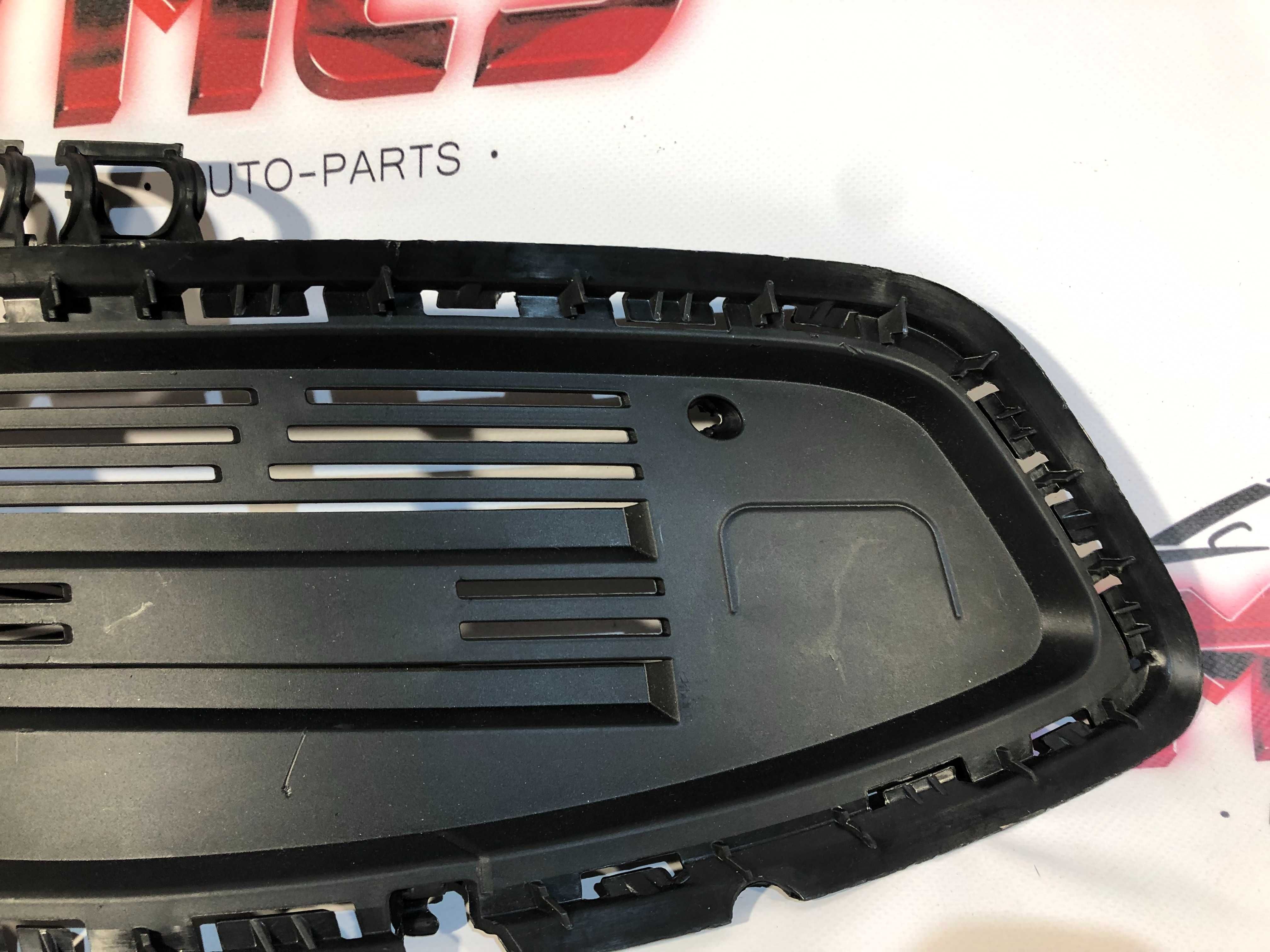 Grelha Parachoques MERCEDES CLA W117 AMG Esquerda Original