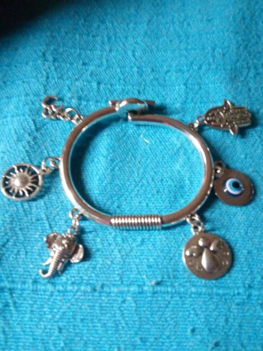 Pulseiras ajustáveis .Novas
