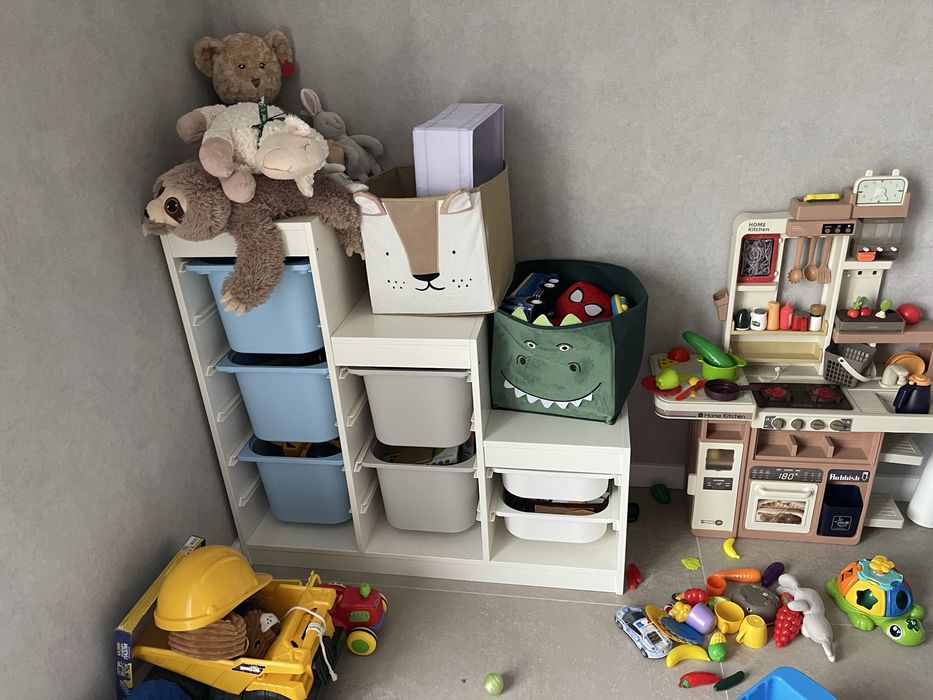 Стілаж з IKEA дитячий з ящиками