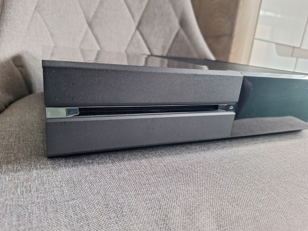 Konsola Xbox One Kompletna 500Gb