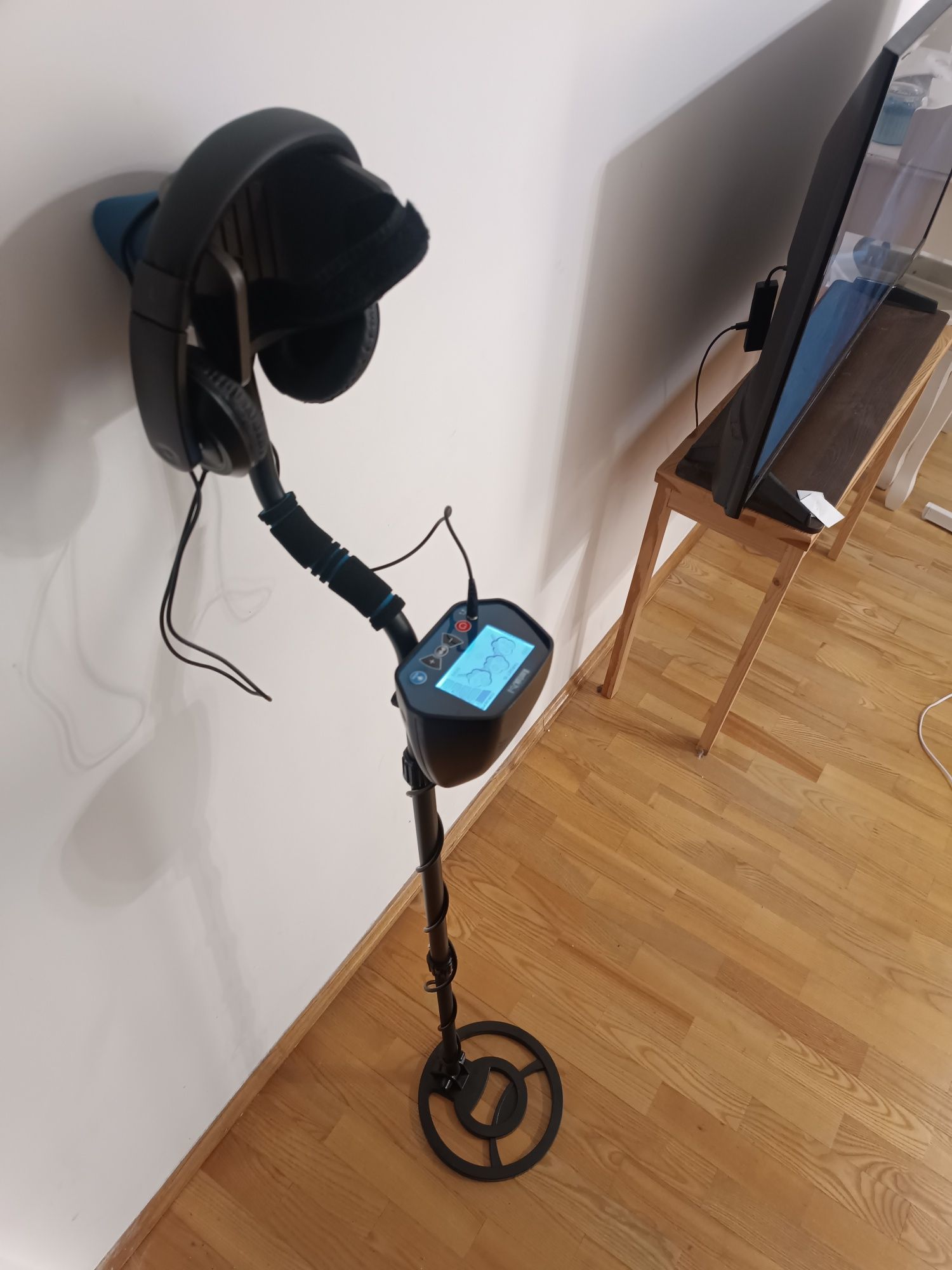 Wykrywacz metalu KENTOKTOOL TX-4071 z ekranem LCD plus torba i saperka