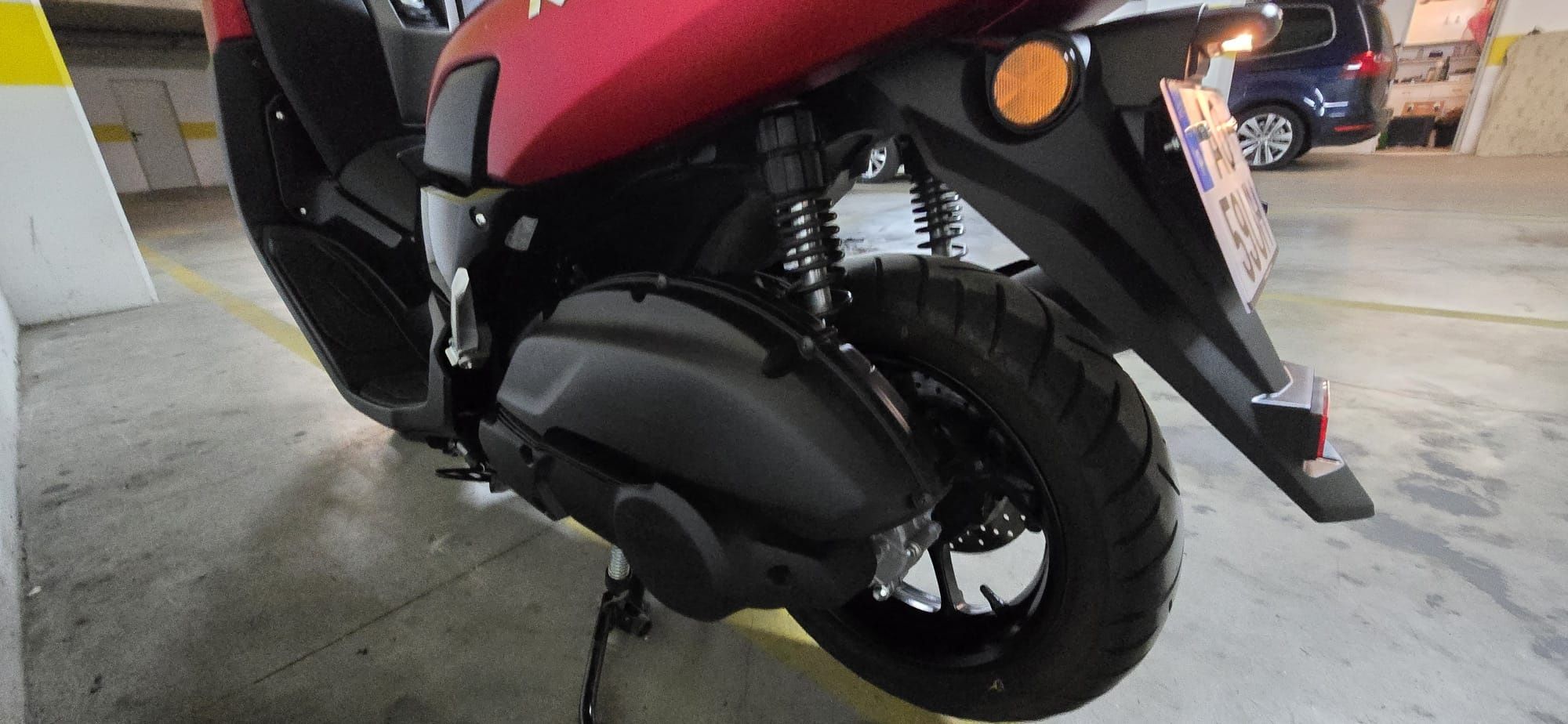 Yamaha NMAX 125 - Excelente estado, económica e confortável.