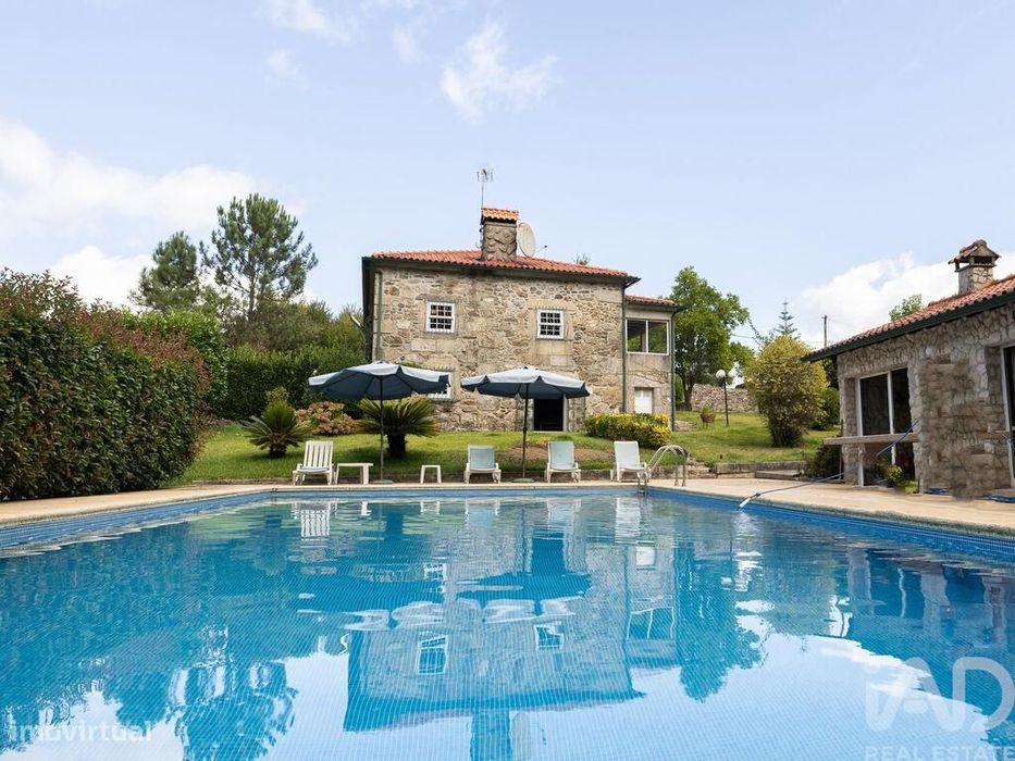 Casa / Villa T3 em Cornes de 309,00 m2