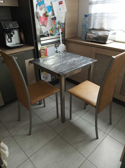 Stolik + 2 krzesla
