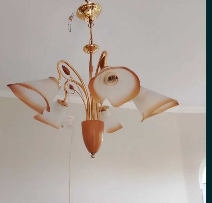 Sprzedam dwa żyrandole