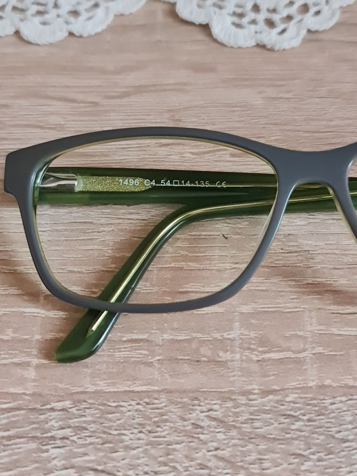 Okulary korekcyjne, oprawki plastikowe