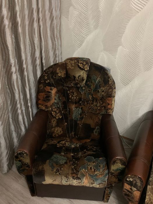 Диван з кріслами