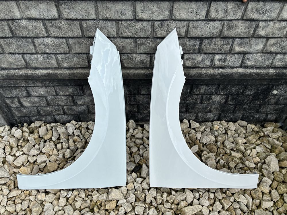 Blotnik przedni prawy bialy LF9E Skoda Scala 657 oryginal 18-25