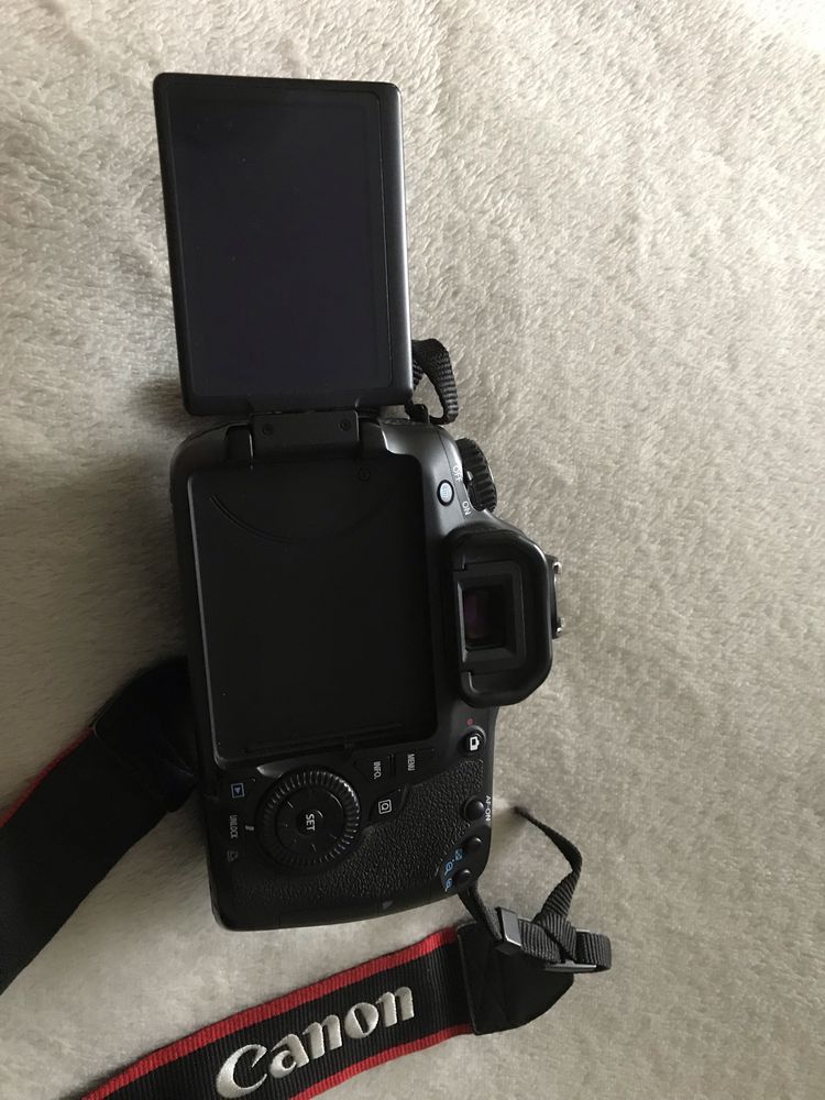 Canon EOS 60D + obiektyw Tamron 17-50 f 2.8 XR Di II SP