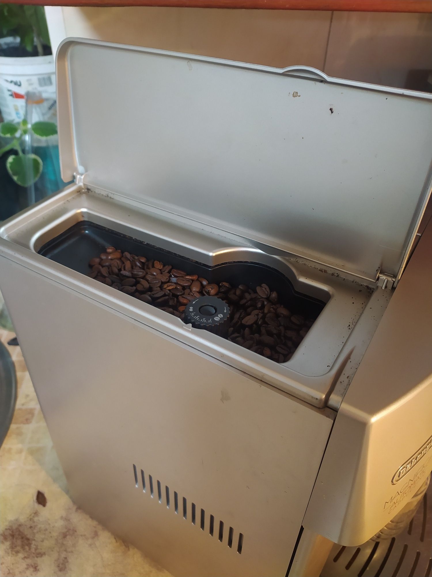 Кофемашина Delonghi magnifica automatic cappuccino