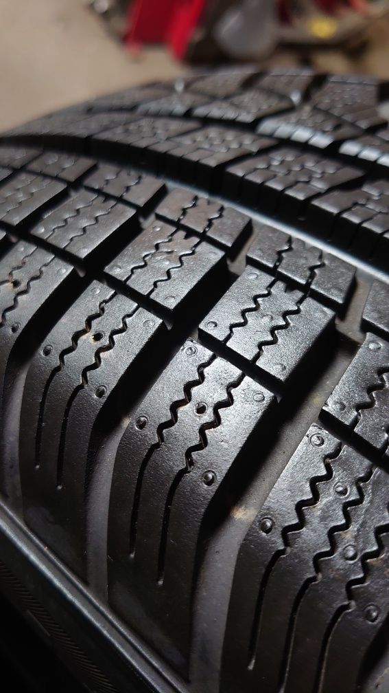 Зимние шины резина Hankook Winter i'cept evo 2 215/65 r17 комплект