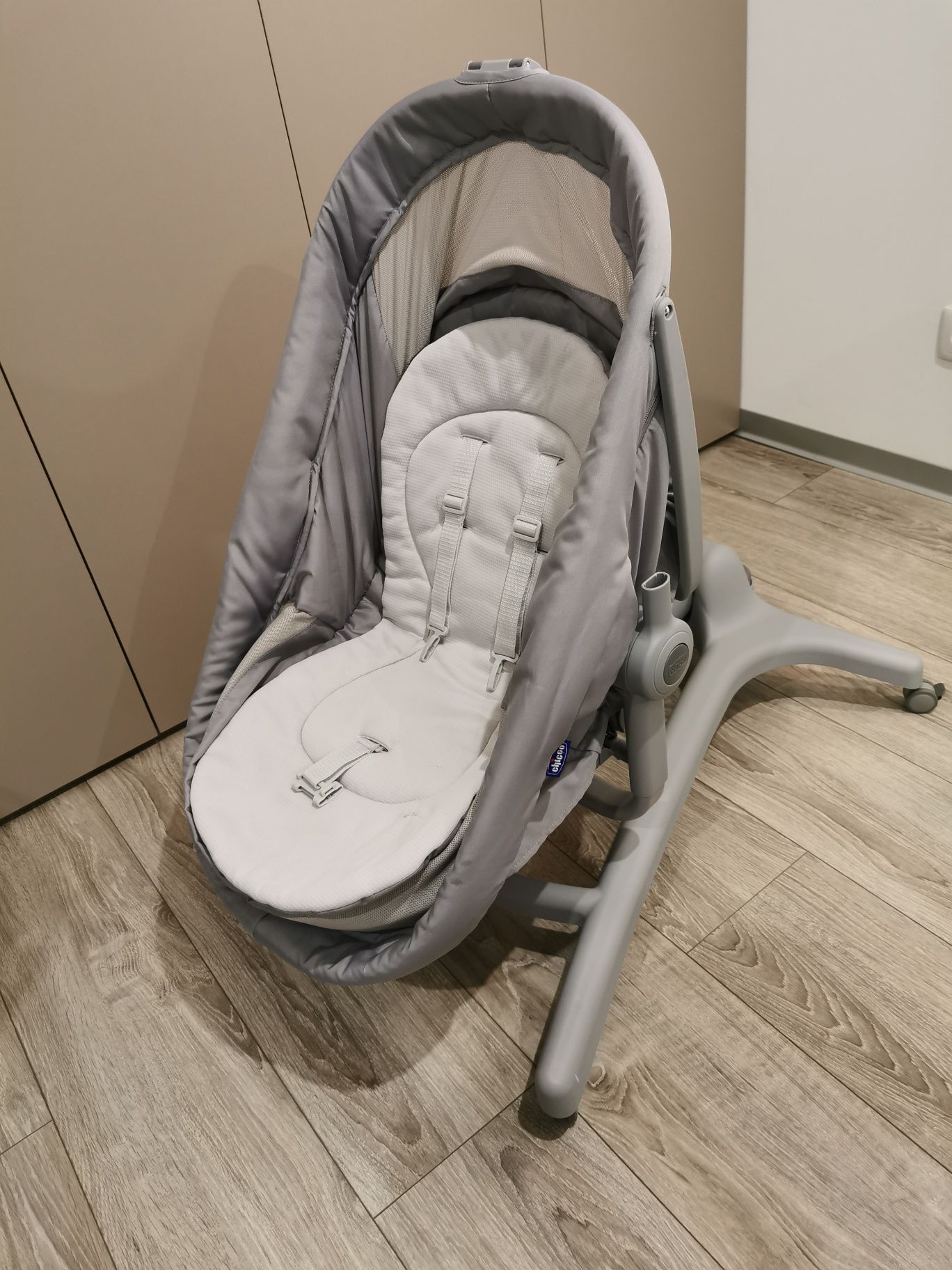 Chicco baby hug 4em1 air como novo com extras