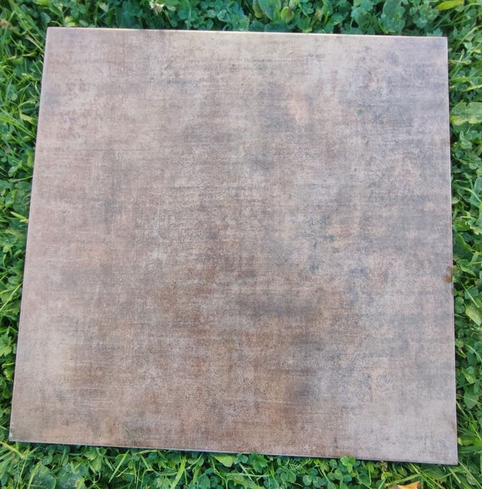 Płytki podłogowe tanio sprzedam.