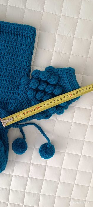 Sweterek dla niemowlaka, rękodzieło, bubbles, pompony, kaptur