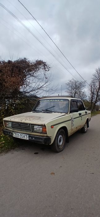 Продам ваз 2105 машина находу але потрібен ремонт деякіх запчастин