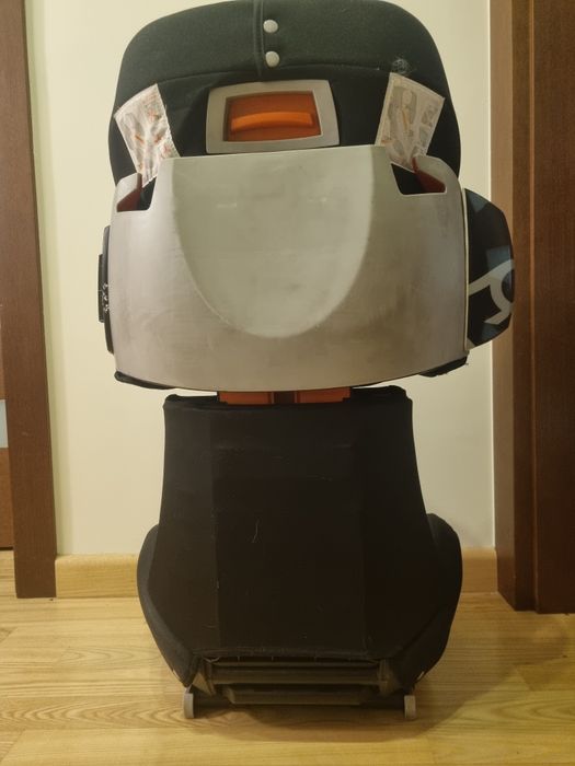 Fotelik samochodowy dziecięcy