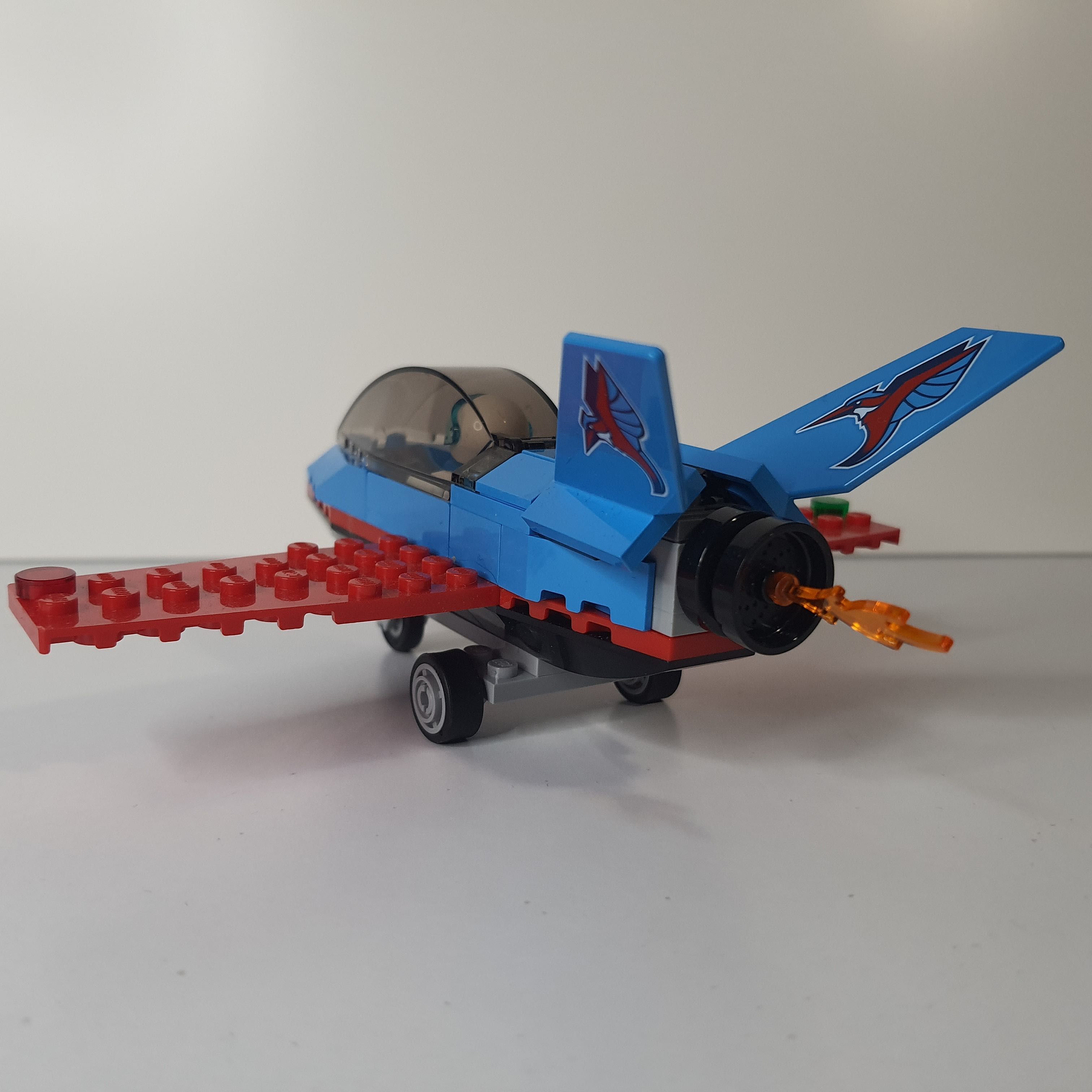 LEGO City 60323 - Samolot kaskaderski #132