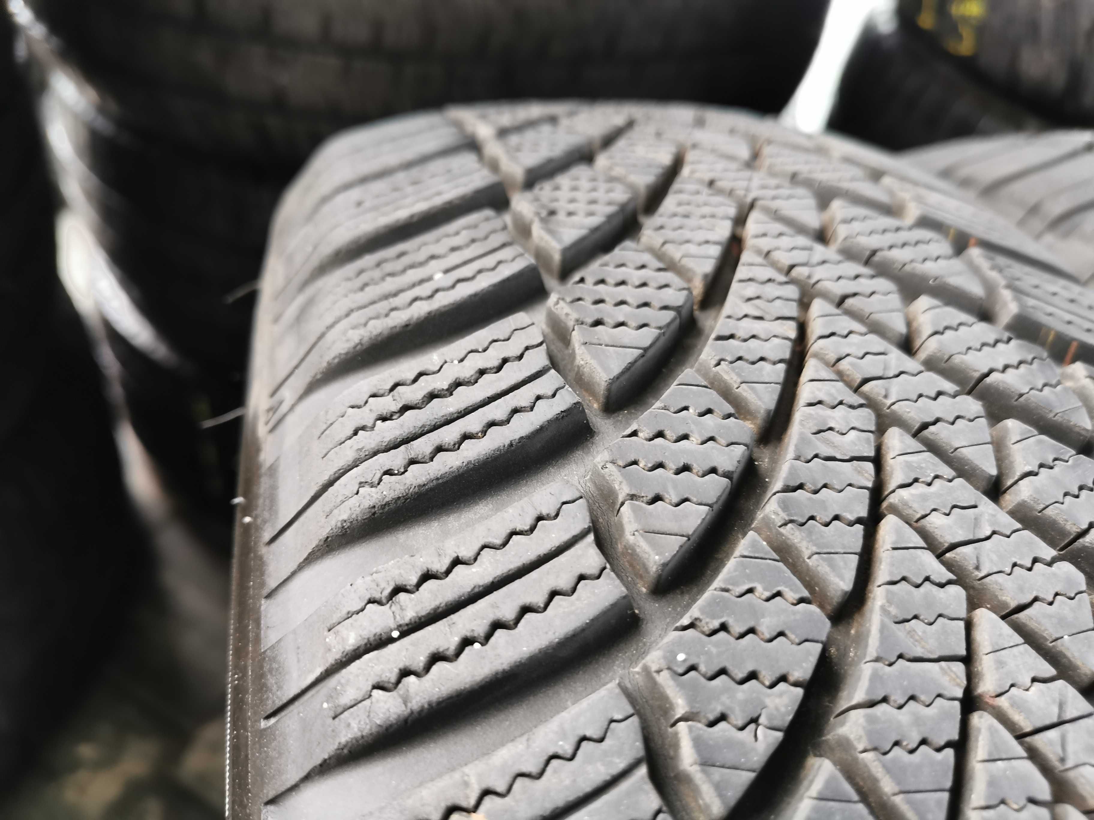 Bridgestone Blizzak LM005 185/60r15 84T 6mm N8086