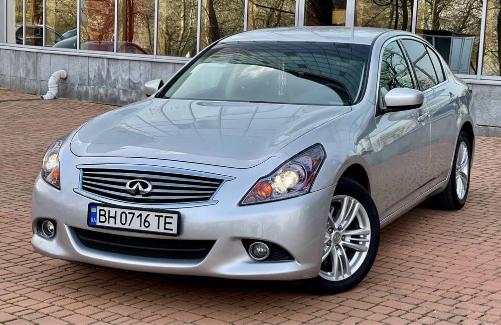 Infinity G25 2011 2.5 Бензин 4WD