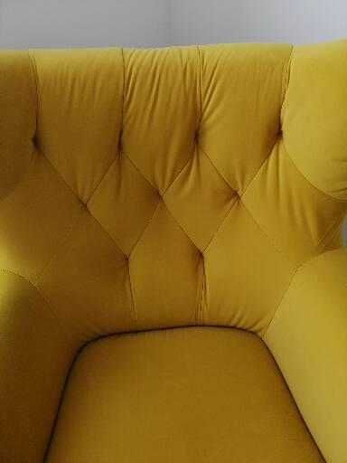 Elegancki żółty fotel