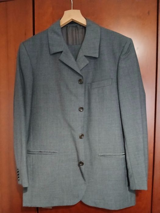 Fato de homem cinza claro