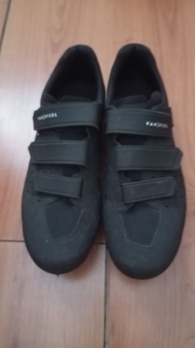 Sapatos, camisola, casaco, manguitos, prot. sapato, outros