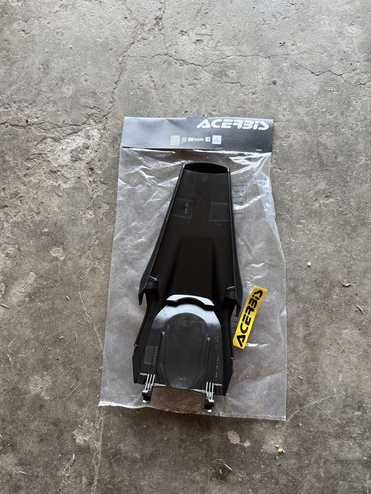 Zadupek plastik tył husqvarna NOWY