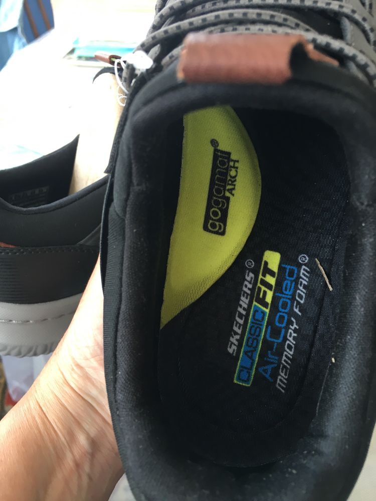 Продам мужские кроссовки Skechers