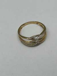 Piękny złoty pierścionek z brylantami