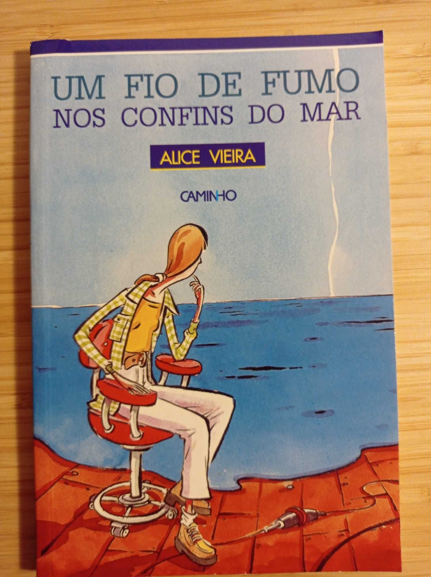 Livro Um fio de fumo nos confins do mar