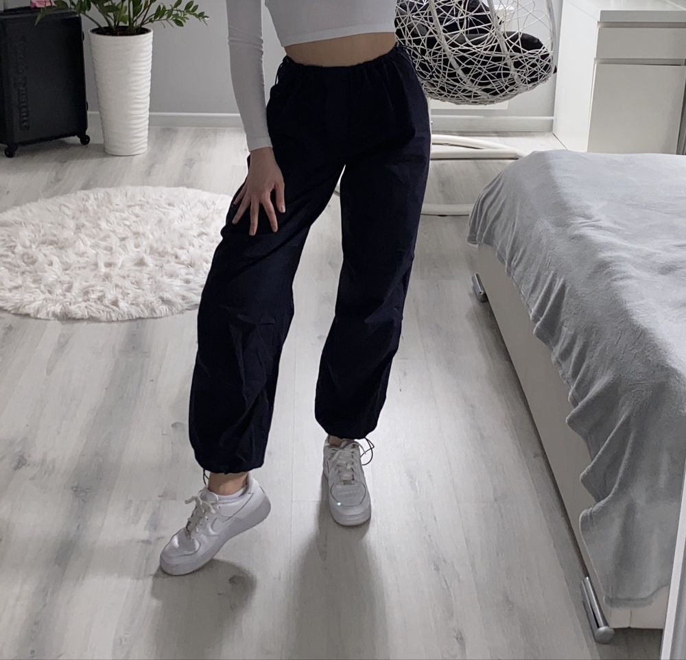 Spodnie parachute rozmiar XS stradivarius