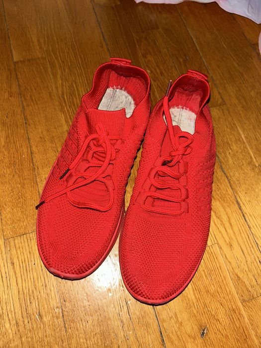 Мокасини червоного кольору