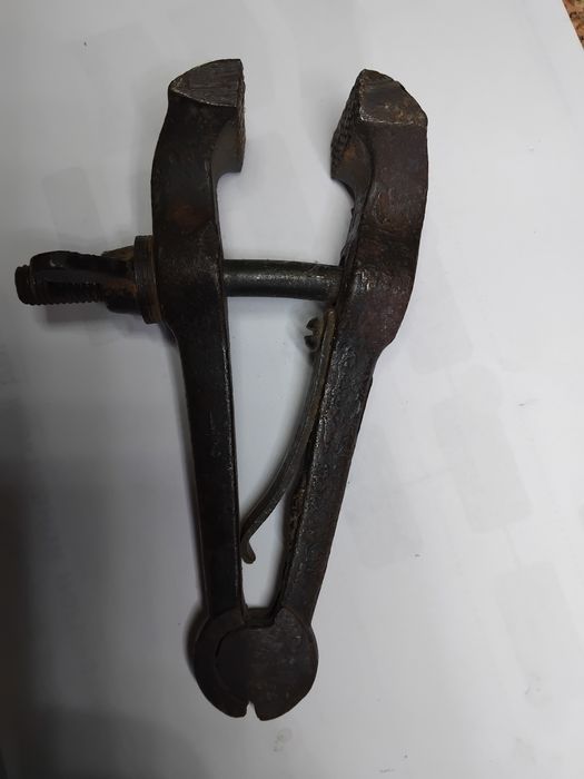 Слюсарні лещата. Тиски струпцина ссср.