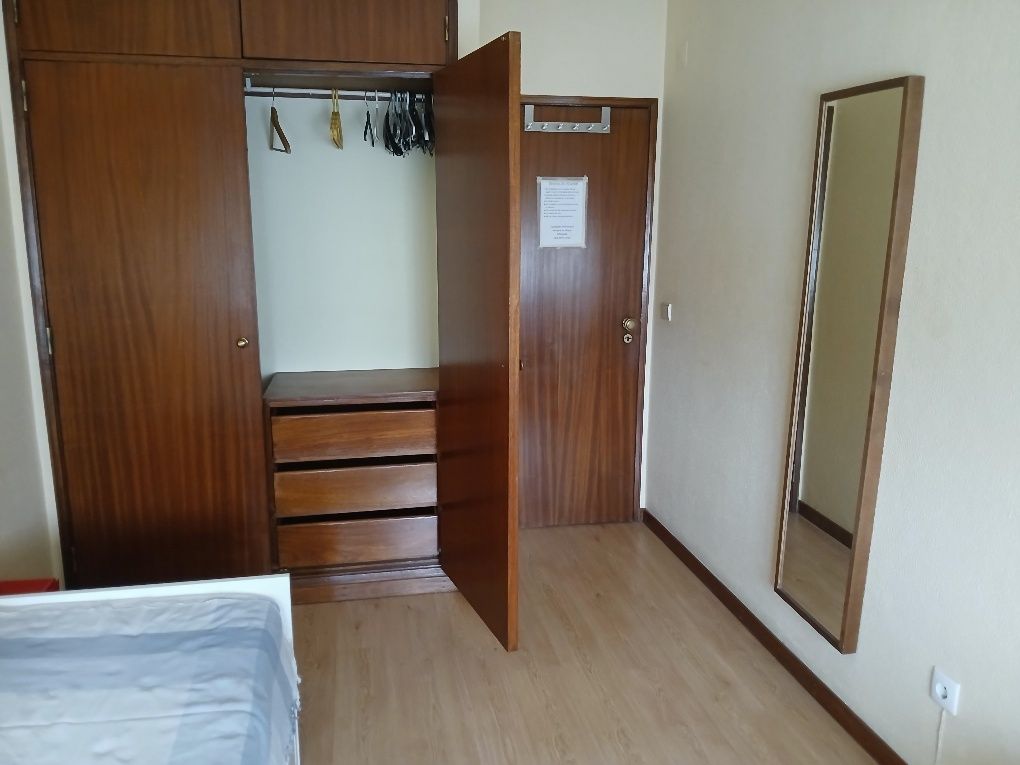 Arrendo quarto mobilado