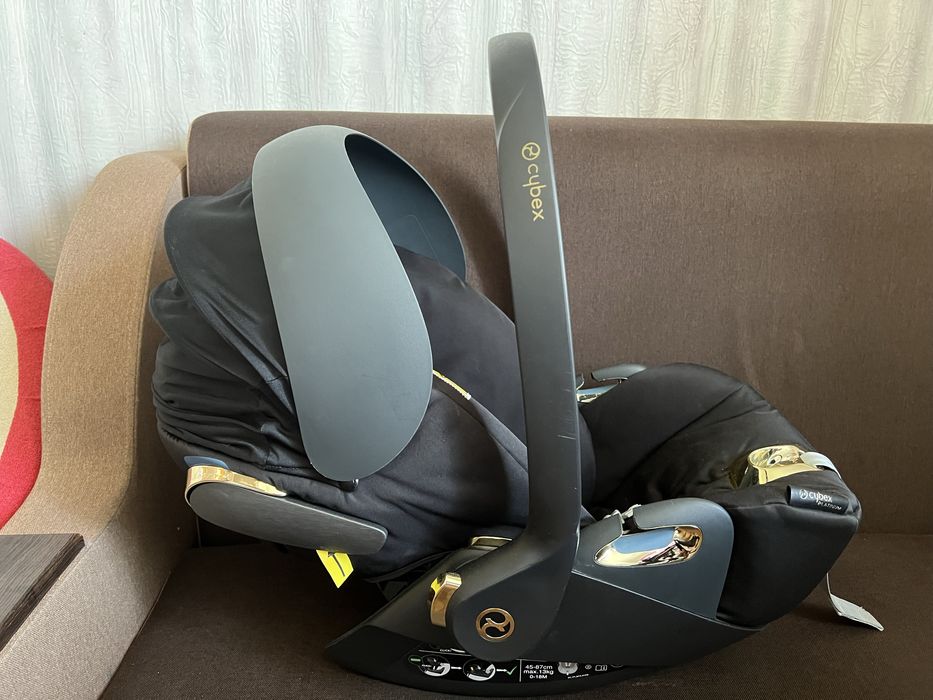 Автокрісло Cybex Cloud Z i-Size by Jeremy Scott автолюлька чорне золот