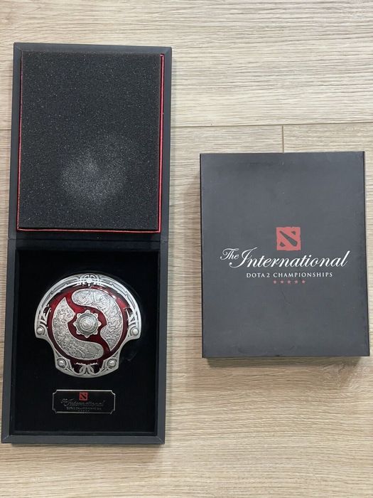 Фигурка Dota 2 Aegis 2016 года
