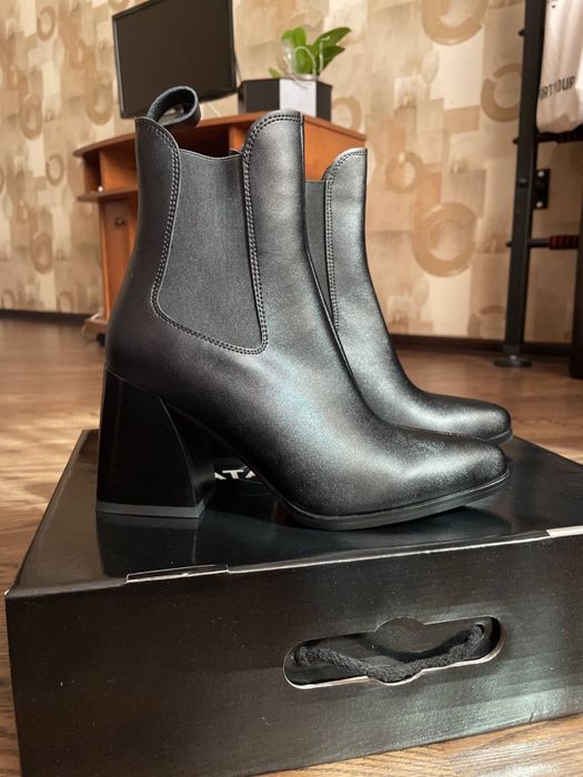 Ботильйони чорні нові 38р.