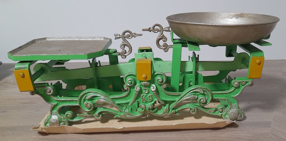 2 stare wagi plus odważniki