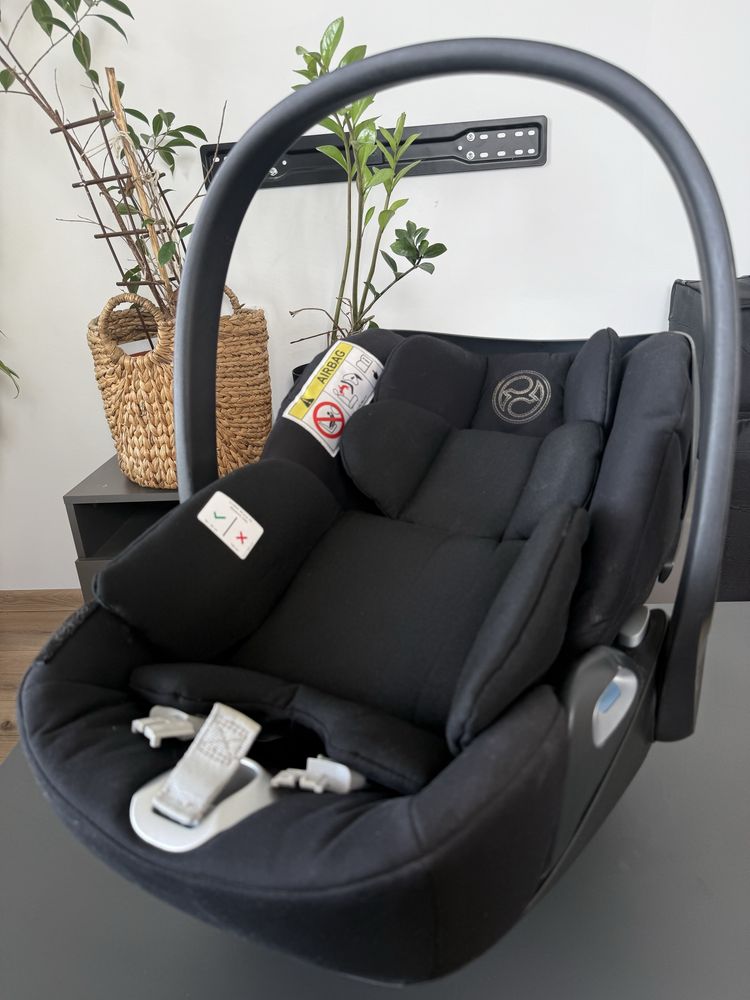 Cybex Cloud G i-Size - rozkładany fotelik samochodowy.