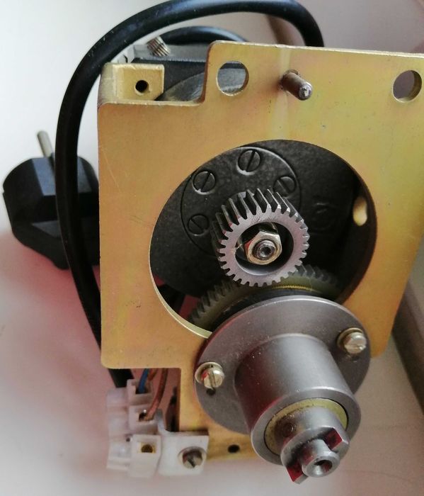 Електричні двигуни УАД-54, ДС-1