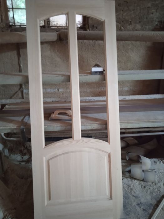 Двері, ліжка, сходи