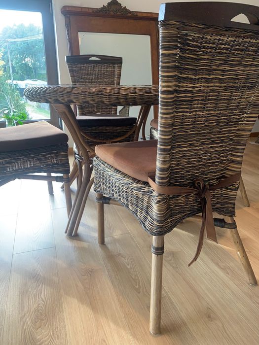 Komplet stylowych mebli ogrodowych z naturalnej wikliny