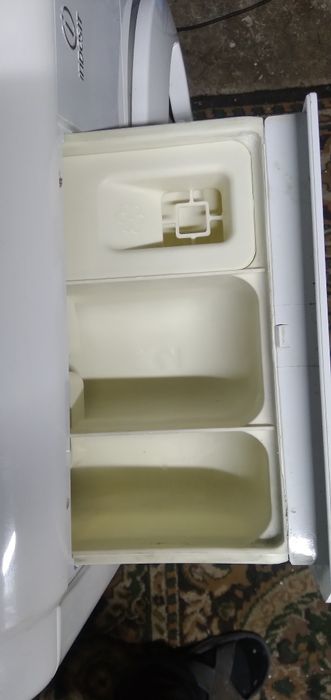 Пральна машина індезіт 5кг.